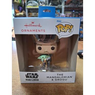 Imagem de Hallmark Enfeite de Natal, Star Wars: O Mandaloriano Segurando Grogu Funko Pop! Ornamento, presentes para fãs de Star Wars