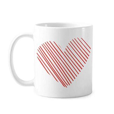 Imagem de Caneca de cerâmica para o Dia dos Namorados com desenho de coração vermelho e porcelana