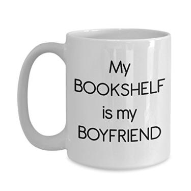 Imagem de Caneca My Bookshelf Is My Boyfriend – Presente para amantes de livros – Caneca de café de cacau quente divertido – ideia de de Natal ou aniversário