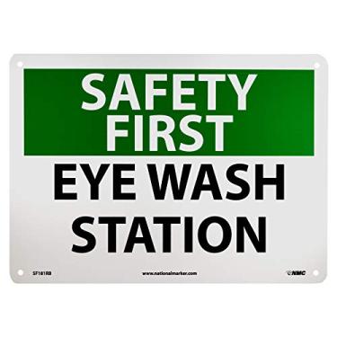 Imagem de NMC SF181RB OSHA Sinal "Safety First Eye WASH Station", 35,5 cm Largura x 25,4 cm Altura, Plástico Rígido, Verde/Preto sobre Branco