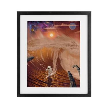Imagem de Stupell Industries Astronauta montando a onda impressão emoldurada preta sob o vidro design por Vincent Hie, 21 x 17