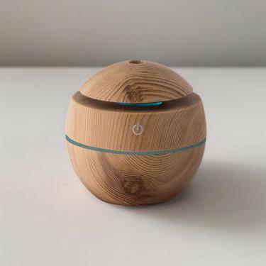 Imagem de Umidificador Amadeirado Com Difusor De óleos Essenciais - Elegância E Conforto Para Seu Espaço