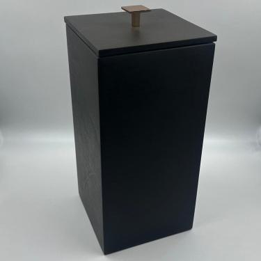 Imagem de Lixeira Quadrada 5,5L em Resina Marrom Fosco - Red Gold