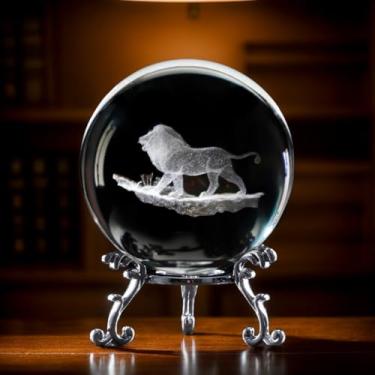 Imagem de vskikris Bola de cristal a laser 3D, estátuas de leão, estatuetas, bola de cristal de vidro com suporte para presente
