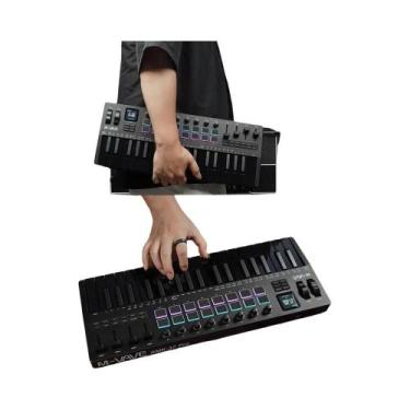 Imagem de Teclado MIDI RGB pro Preto Com 37 Teclas, 16 Pads, 4 Faders, 8 Encoder