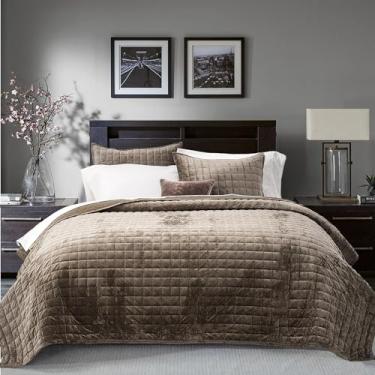 Imagem de RECYCO Conjunto de colcha de veludo de luxo, California King, 297 x 266 cm, edredom de veludo ultramacio, conjunto de cama leve para todas as estações, com 2 fronhas, marrom mocha