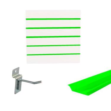 Imagem de Painel Canaletado Branco em Mdf 0,61 x 0,61m com Perfil Pvc Verde Limã