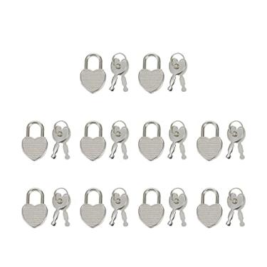 Imagem de KUMGROT 10 cadeados de liga de zinco, cadeado em forma de coração, mini cadeado com chave, padrão antigo em relevo, cadeado de casal, 3 cm x 1,9 cm, para caixa de armazenamento de joias, livro diário