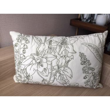 Imagem de Almofada sarja Bege bordado fino pincel  Verde 35 x 52 cm