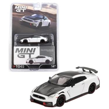 Imagem de 1:64 Diecast Model Car Compatible with Nissan GT-R Nismo (R35) 2024 Brilliant White Pearl Limited Edition by Mini GT MGT01045
