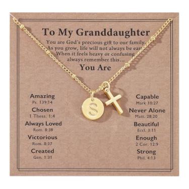 Imagem de JINYRSOC Colar cristão com letra inicial e cruz To My Granddaughter, presente da avó ou vovô, banhado a ouro 18K para aniversário, formatura, Natal, incentivo diário, Adjustable, Aço inoxidável, Sem