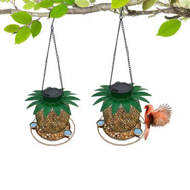 Imagem de Alimentador de pássaros selvagens alimentado por energia solar, alimentadores de pássaros pendurados, lâmpadas de paisagem em forma de abacaxi com 3 copos de água, dispensador de sementes, ouro, 18 x 19,5 cm