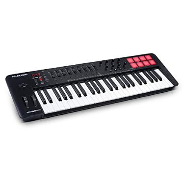 Imagem de M-Audio Oxygen 49 (MKV) – Controlador de teclado MIDI USB de 49 teclas com beat pads, modos de acorde inteligente e escala, arpejador e conjunto de software incluídos