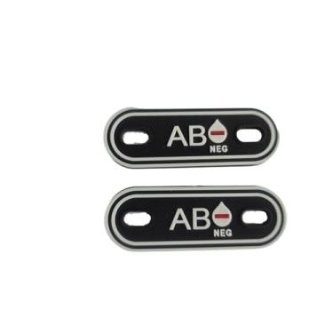 Imagem de Ruoming 2 pingentes de identificação de tipo sanguíneo de PVC, 7,3 x 2,5 cm, material de PVC, design 3D para cadarços e bolsas táticas, várias cores (branco AB)