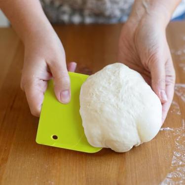 Imagem de Raspadores de tigela dura – Ferramentas de pão de qualidade premium para assar caseiro, raspador de massa com uso versátil para sua cozinha - pacote com 3, verde