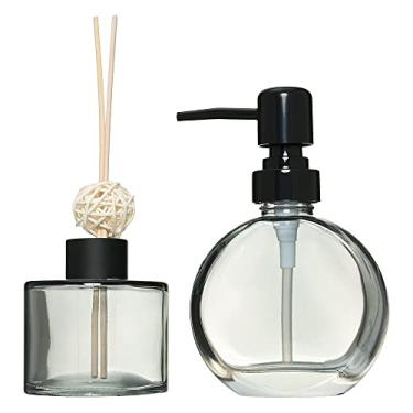 Imagem de Mimo Style Jogo De Dispenser de Sabão Líquido (160ml) e Recipiente Difusor Aromático (140ml) Clear. Nosso Conjunto É Feito de Vidro e Polipropileno. Perfeito Para Deixar Seu Banheiro Mais Cheiroso