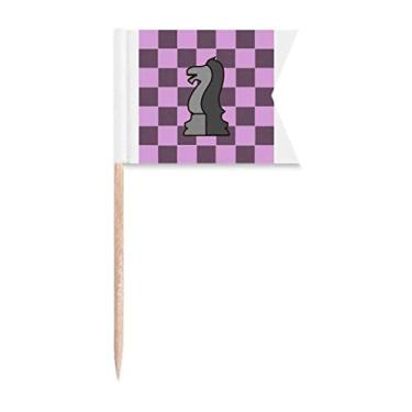 Imagem de Bandeiras de palito de xadrez xadrez xadrez com palavras brancas para marcação de rotulagem para bolo de festa comida prato de queijo