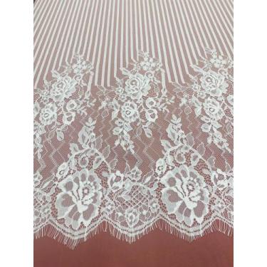 Imagem de Renda chantilly na cor off white