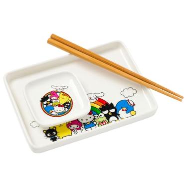 Imagem de Silver Buffalo Sanrio Hello Kitty and Friends Badtz-Maru, My Melody, Pompompuring, Cinnamoroll, Keroppi, Tuxedo Sam e Chococat Conjunto de Sushi de Cerâmica com Molho e Pauzinhos Combinando