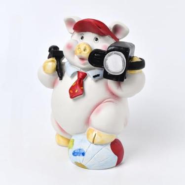 Imagem de Escultura de porco de resina cofrinho para economizar dinheiro, estátua, artesanato, presentes de aniversário para crianças, estatuetas colecionáveis, decoração de escritório em casa (repórter)