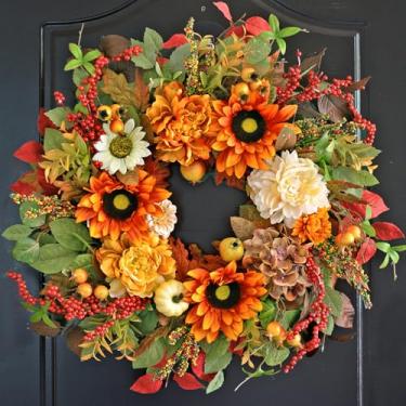 Imagem de Pinkpuii Guirlanda de outono para porta da frente guirlanda de outono de 61 cm com girassóis, peônias, abóboras brancas, folhas de eucalipto e frutas vermelhas - Decoração de porta de colheita de Ação