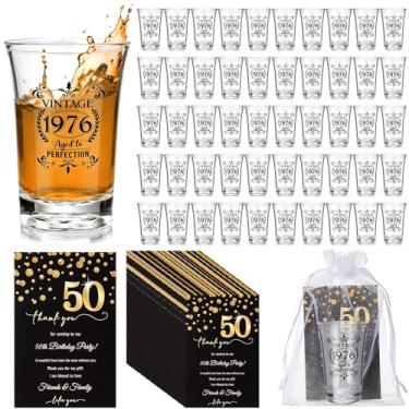 Imagem de Yiyiring 50 conjuntos de lembrancinhas de festa de aniversário Cheers para convidados a granel 40/50/60 anos Copos de shot de acrílico reutilizáveis com saco de cartão de presente de agradecimento