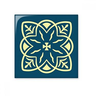 Imagem de Azulejo de cerâmica com padrão decorativo em estilo Talavera azul brilhante decalque de tijolos esmaltados