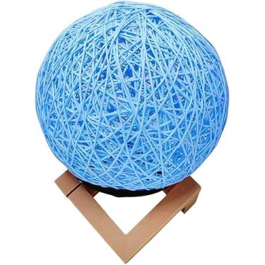 Imagem de Luminária Bola de Barbante LED RGB com Base de Madeira – Luz Colorida via USB com Controle Remoto para Decoração de Quarto, Sala e Escritório – Design Moderno e Aconchegante (Azul)