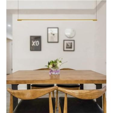 Imagem de Luminária pendente LED linear para ilha de cozinha, com intensidade ajustável e controle remoto, ideal para sala de jantar, bar, mesa de jantar ou escritório. Possui cúpula branca com altura