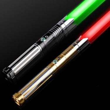 Imagem de Sabre de luz Dueling, 2 pacotes de sabres de luz de controle de movimento preto e dourado para adultos e crianças, sabre de luz oscilante suave com 8 fontes de som, RGB 16 cores mutáveis, cabo de