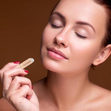 Imagem de 2 pincéis labiais modernos de silicone ouro rosa, mini escova redonda para lábios, aplicador labial de silicone com tampa contra poeira, ferramentas de maquiagem portáteis para batom, lábios