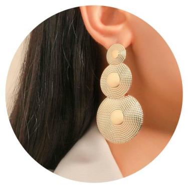 Imagem de Brinco Geométrico Dourado com Design Elegante e Textura Luxo - anjo da