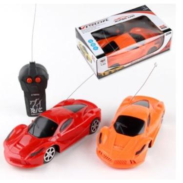 Imagem de Carrinho de Controle Remoto com 3 Funções, Escala 1:24, Luzes LED, Design Inspirado em Carros de Corrida, Alimentação por Pilhas AA, para Crianças a partir de 3 Anos