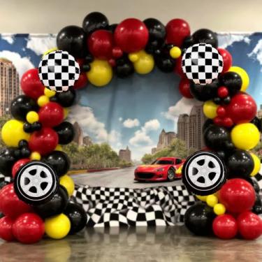 Imagem de Kit de arco de guirlanda de balão de carro de corrida, 157 peças de balões xadrez vermelhos pretos e amarelos para decoração de festa de aniversário de carro de corrida, um dois, decoração rápida de