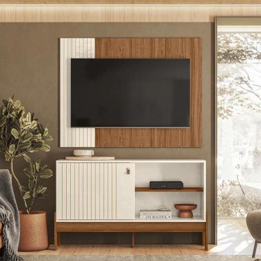 Imagem de Rack Painel Com Friso Wood 1,20m Tvs 42 Polegas Prateleiras E Porta De Correr Design Moderno Perola Metalizado Cinamomo Mel