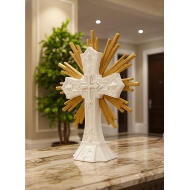 Imagem de Crucifixo de Mesa Branco e Dourado Fé, Proteção e Elegância na Decoraç