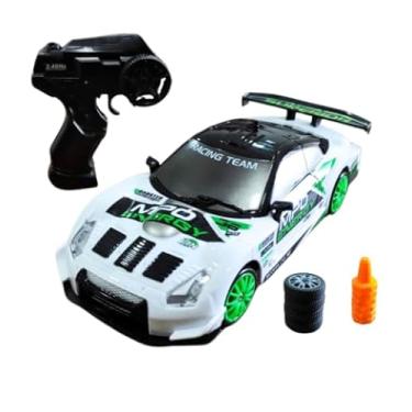 Imagem de Carrinho de Controle Remoto Gtr R35 Drift RC 4x4, Escala 1/24, Velocidade Máxima 15-25 km/h, com Acessórios