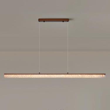 Imagem de Luminária pendente longa em formato de faixa, com acabamento em metal bronze e cúpula em acrílico, design ultrafino e moderno, com LED de 30W e 3 modos de cor, ideal para sala de jantar.