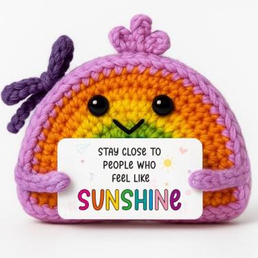 Imagem de Handmade Rainbow Crochet Doll with "Stay Close to People Who Feel Like Sunshine", Uplifting Gift for Women, Friends, Coworkers, Home & Office Appreciation Decor for Thanksgiving, Christmas, Birthday