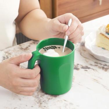 Imagem de 1 copo reutilizável com alça, copo de plástico, para casa e acampamento, copo de água com palha, para bebida, água, chá, suco e leite, pode ser lavado na lava-louças (verde)