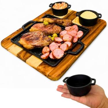 Imagem de Tábua de Churrasco com Chapa de Ferro, 2 Molheiras, Conjunto para Servir Carnes e Porções