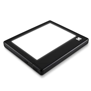 Imagem de KODAK Caixa de luz LED 17,78 cm x 12,7 cm para negativos, slides e filmes | Painel de quadro iluminado para visualização e digitalização de fotos, desenho de tatuagem, esboço de artistas, estêncil e mais | Sem brilho, bateria e alimentação USB