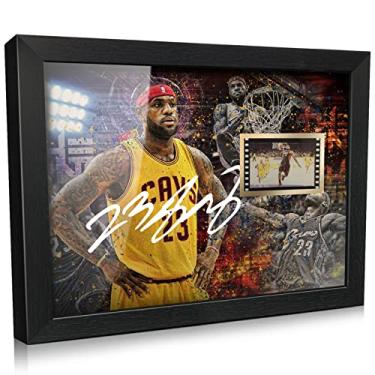 Imagem de ORIMAMI Pôster autografado Black Superstar LeBron James com foto emoldurada com tela de filme de 1 x 35 mm, presentes legais para amantes de basquete/fãs de LeBron James - 20 x 15 centímetros