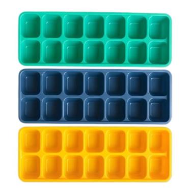 Imagem de Bandeja de gelo branca reutilizável flexível e fácil de soltar, de plástico durável, empilhável, fácil de torcer, 16 bandejas (pacote com 3)