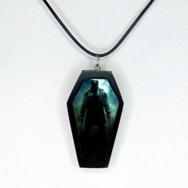 Imagem de Lindo colar pingente caixão  sexta feira 13 terror classico - RELIKARI