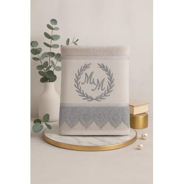 Imagem de Toalha de Rosto Personalizada com Brasão e Iniciais, 50x80cm, Algodão, Bordado Cinza com Gripir