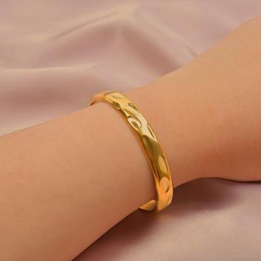 Imagem de Pulseira feminina banhada a ouro/prata 18 K - punho delicado com textura HaMMered, pulseira hipoalergênica personalizada, não mancha, presente de aniversário de Natal, joias modernas, Smooth Hammer