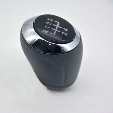 Imagem de Bola de Câmbio / Manopla de Câmbio para o carro CHEVROLET Ônix / Prisma / Cobalt / Spin / Sonic 2013-19 CINZA C/ LENTE PRETA E ARO CROMADO 