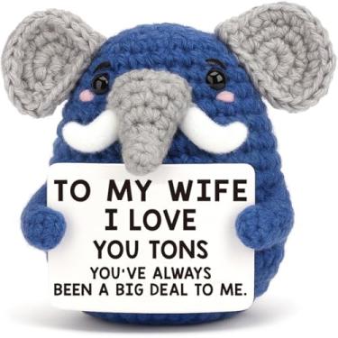 Imagem de Presentes de Natal para esposa, presente de aniversário de Natal, aniversário de casamento, Dia das Mães, Dia dos Namorados para ela, Eu te amo toneladas, mini elefante de crochê feito à mão, meias