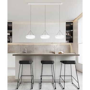 Imagem de Lustre de teto moderno com LED, dimerizável, com controle remoto (altura ajustável), emissão de luz 360°, acabamento em galvanoplastia, ideal para sala de jantar ou bar (branco, 105 cm).